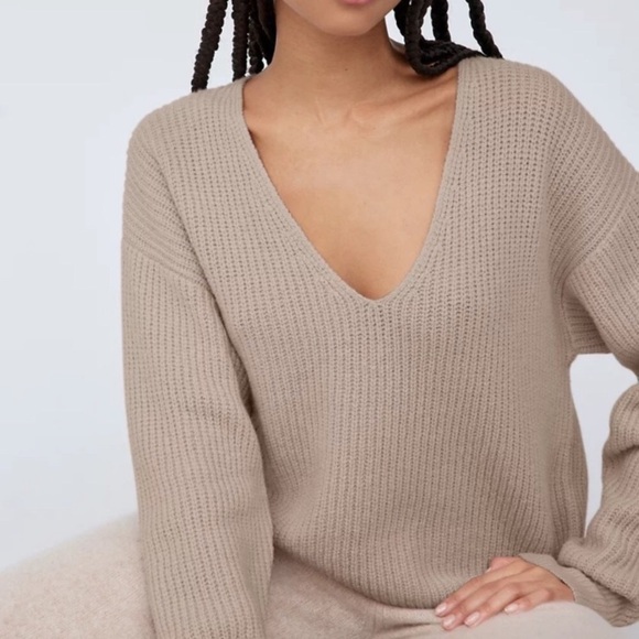 Babaton Merino Wool Knit V-neck Pullover Sweater - Picture 2 of 11